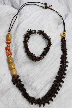 No. 5 Warm earth tones and natural materials come together to create a harmonious ensemble with an authentic, natural feel.